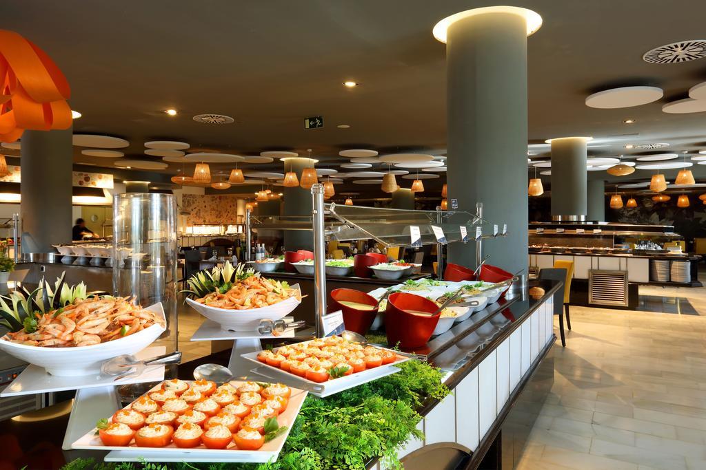 Hotel Grand Palladium White Island & Playa d'en Bossa