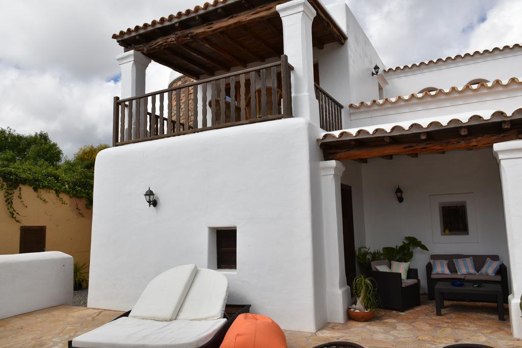 Holiday home Gat Sant Carles de Peralta