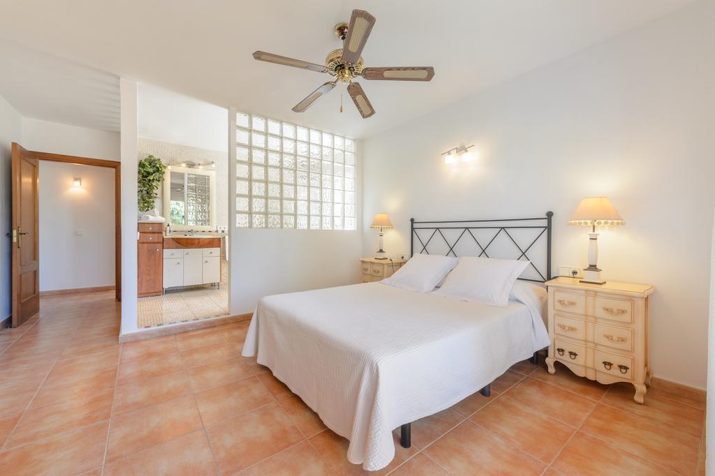 Es Baladres Villa *