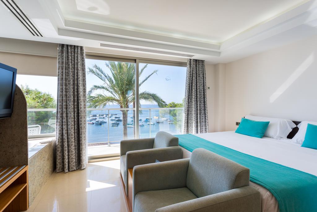 The Ibiza Twiins - 4* Sup 4*