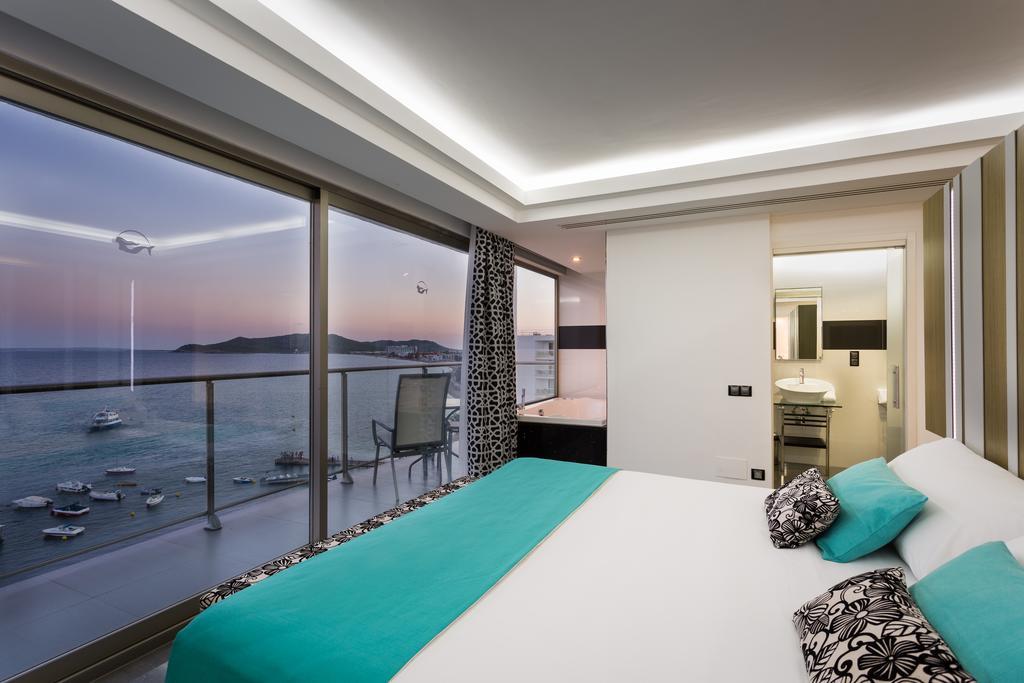 The Ibiza Twiins - 4* Sup Hotel 4*
