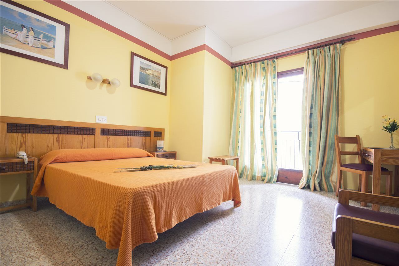 Azuline S'anfora & Fleming (adults Only)