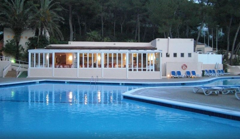 Hotel Aptos. Montemar Cala Llonga (Ibiza)