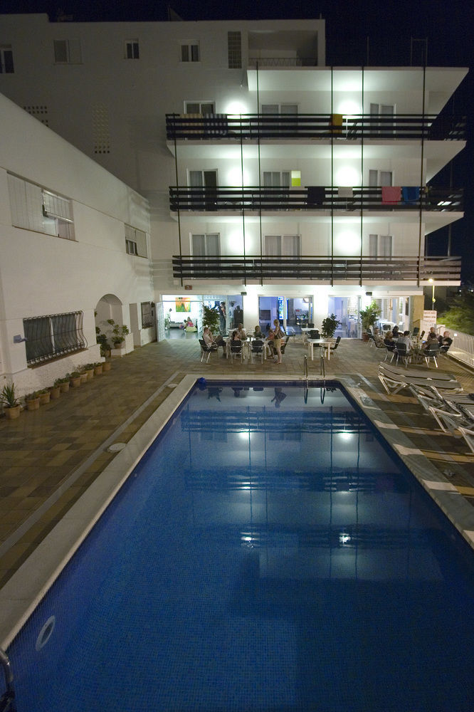 Es Mitjorn Hotel 2*