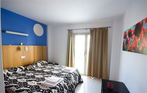 Fleming 50 - Adults Only 3*