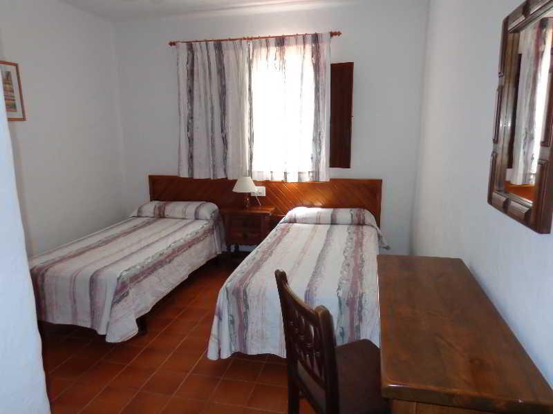 Benet Pinares