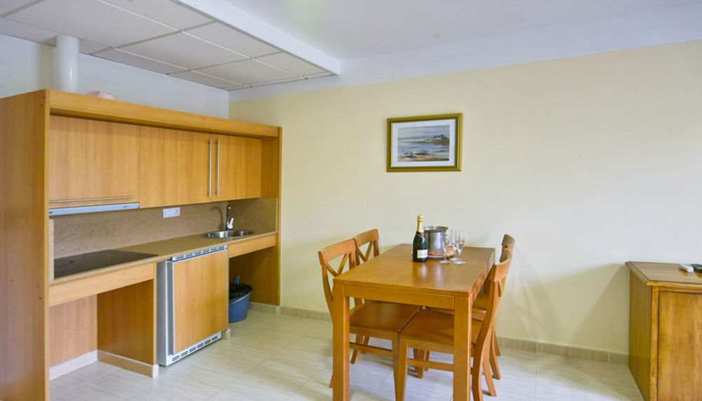 Aparthotel Bahia De San Antonio