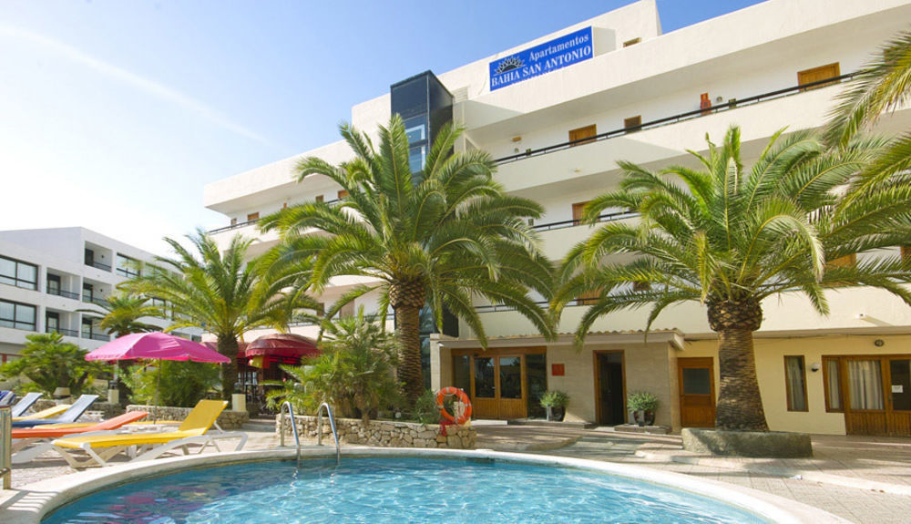 Bahia De San Antonio Aparthotel 2*