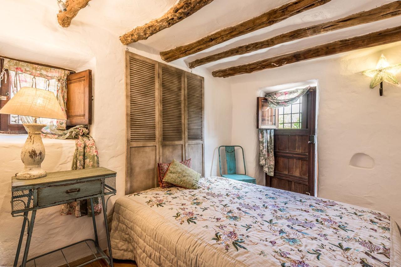Sun Door - Amazing 6 Bedroom With Private Pool Sant Carles de Peralta