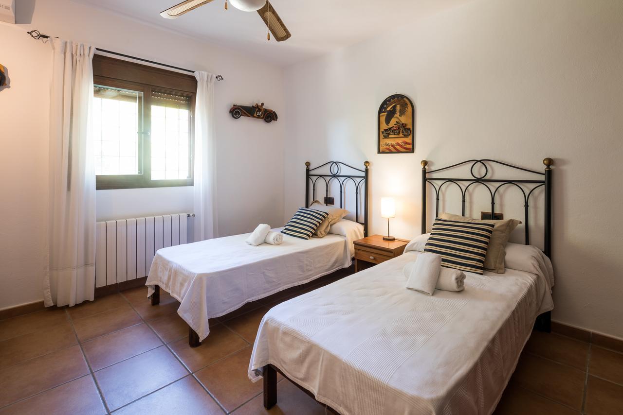 Senora * San Antonio (Ibiza)