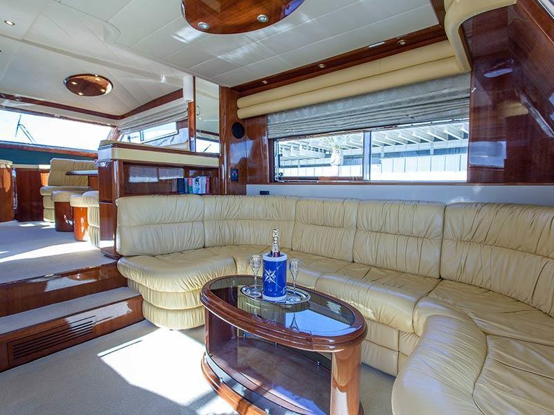 Divina Botel