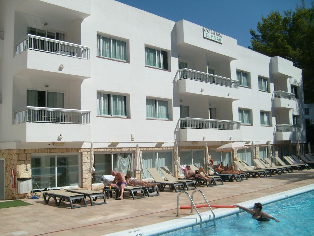 Aparthotel El Pinar 3*