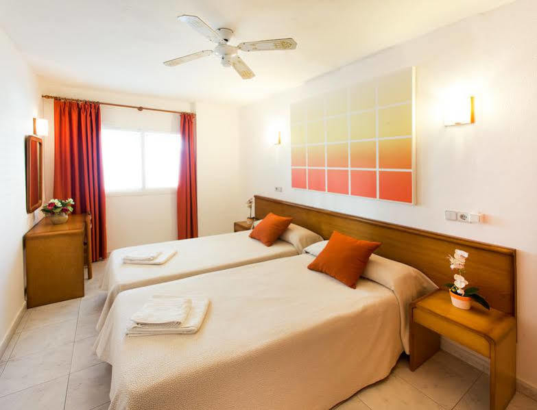 Typic Oasis Sa Tanca 2* Cala Llonga (Ibiza)