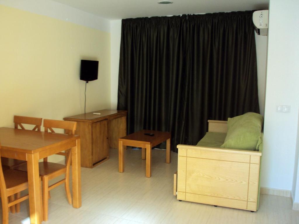 Bahia De San Antonio Aparthotel 2*