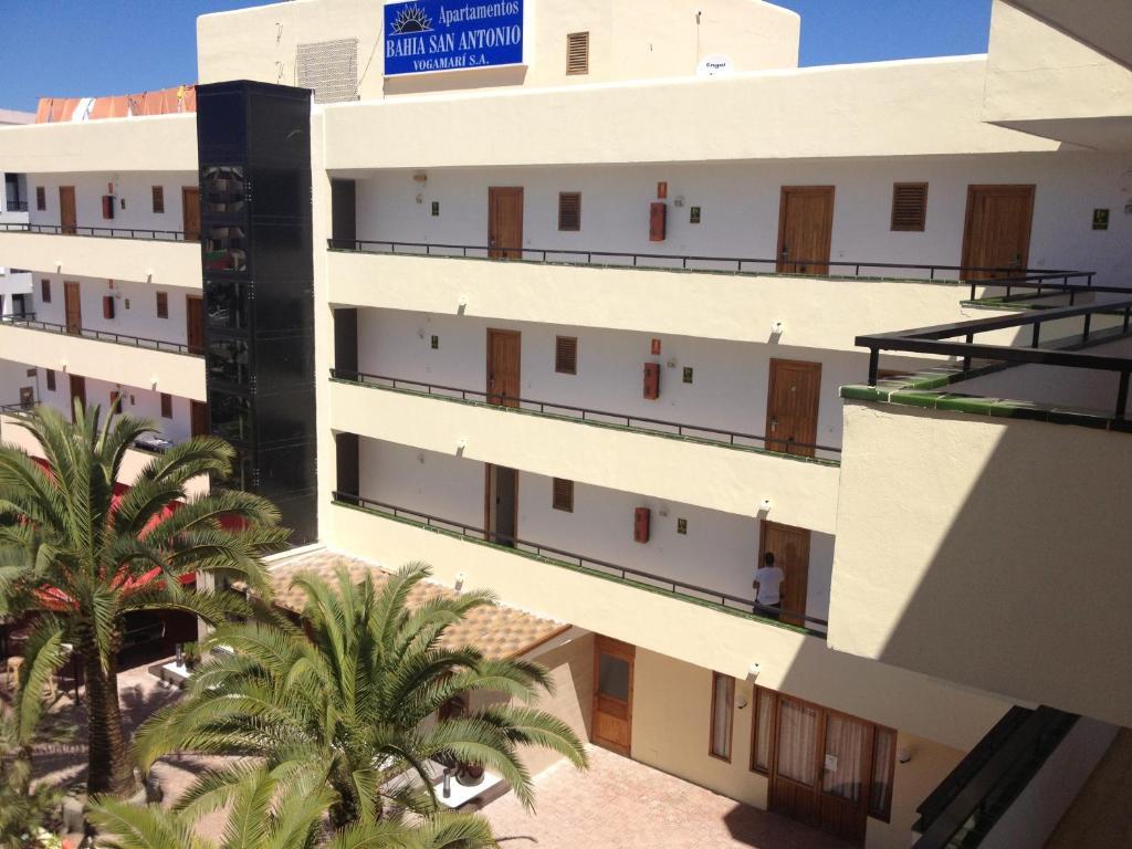 Aparthotel Bahia De San Antonio 2*