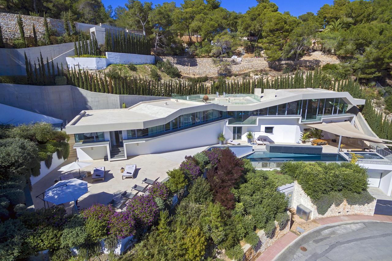 Vagabunda Luxury 6 Bedroom For Rent *