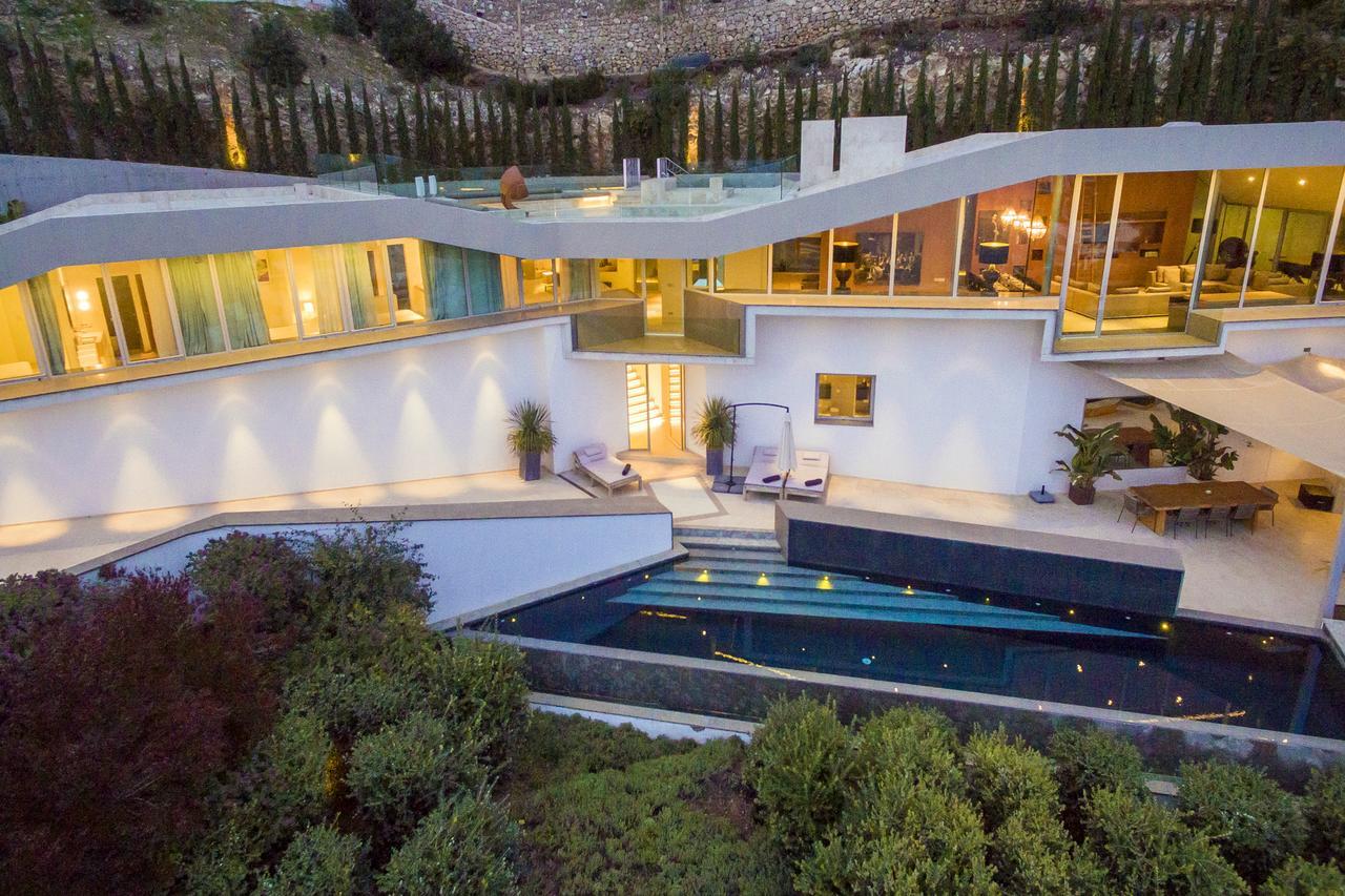 Villa Vagabunda Luxury 6 Bedroom For Rent *