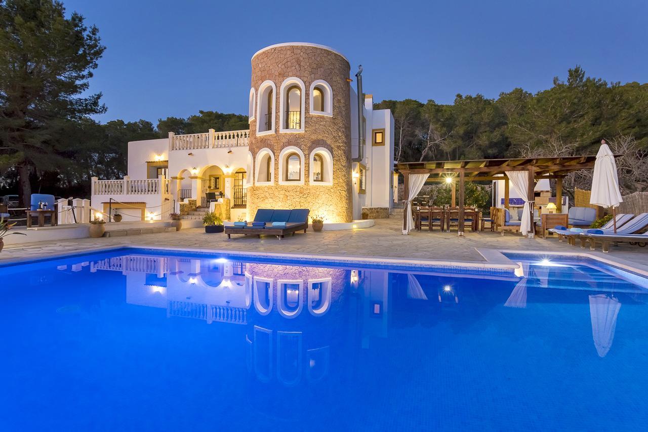Senora * San Antonio (Ibiza)