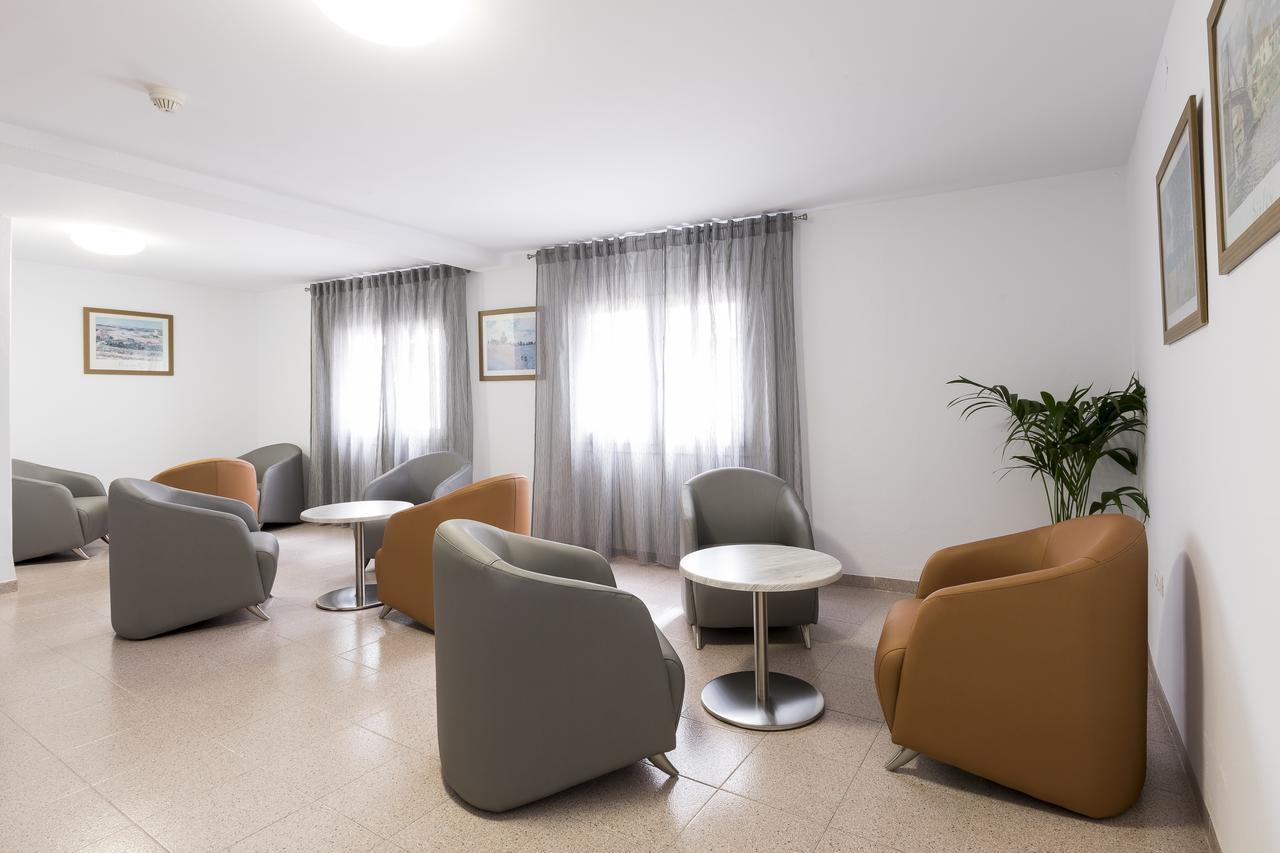Roca Hostel