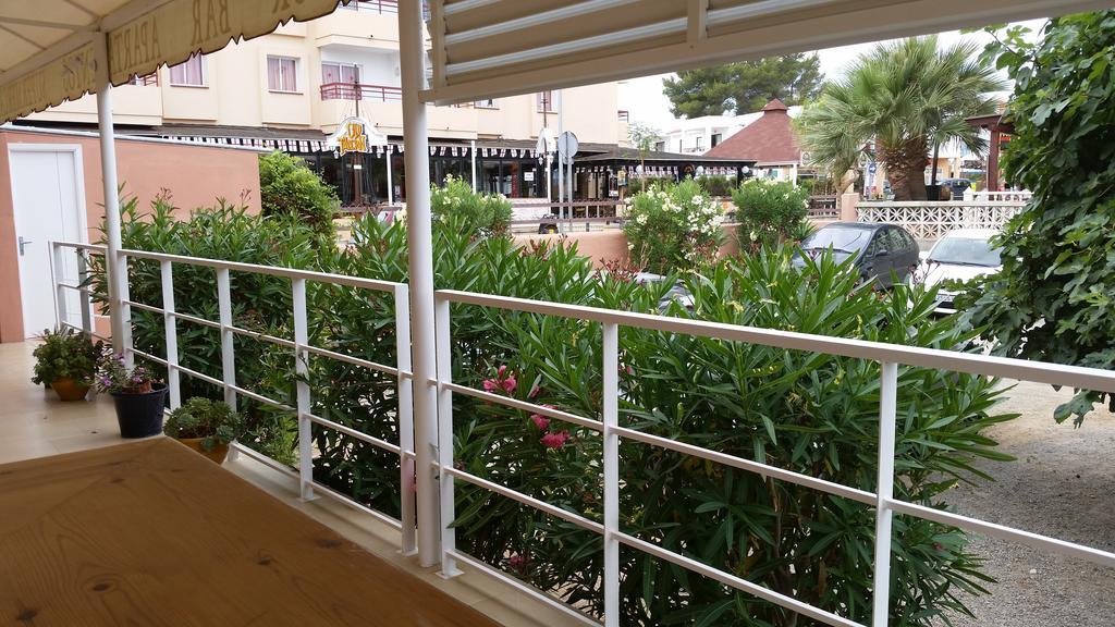 Vista Al Puerto Aparthotel