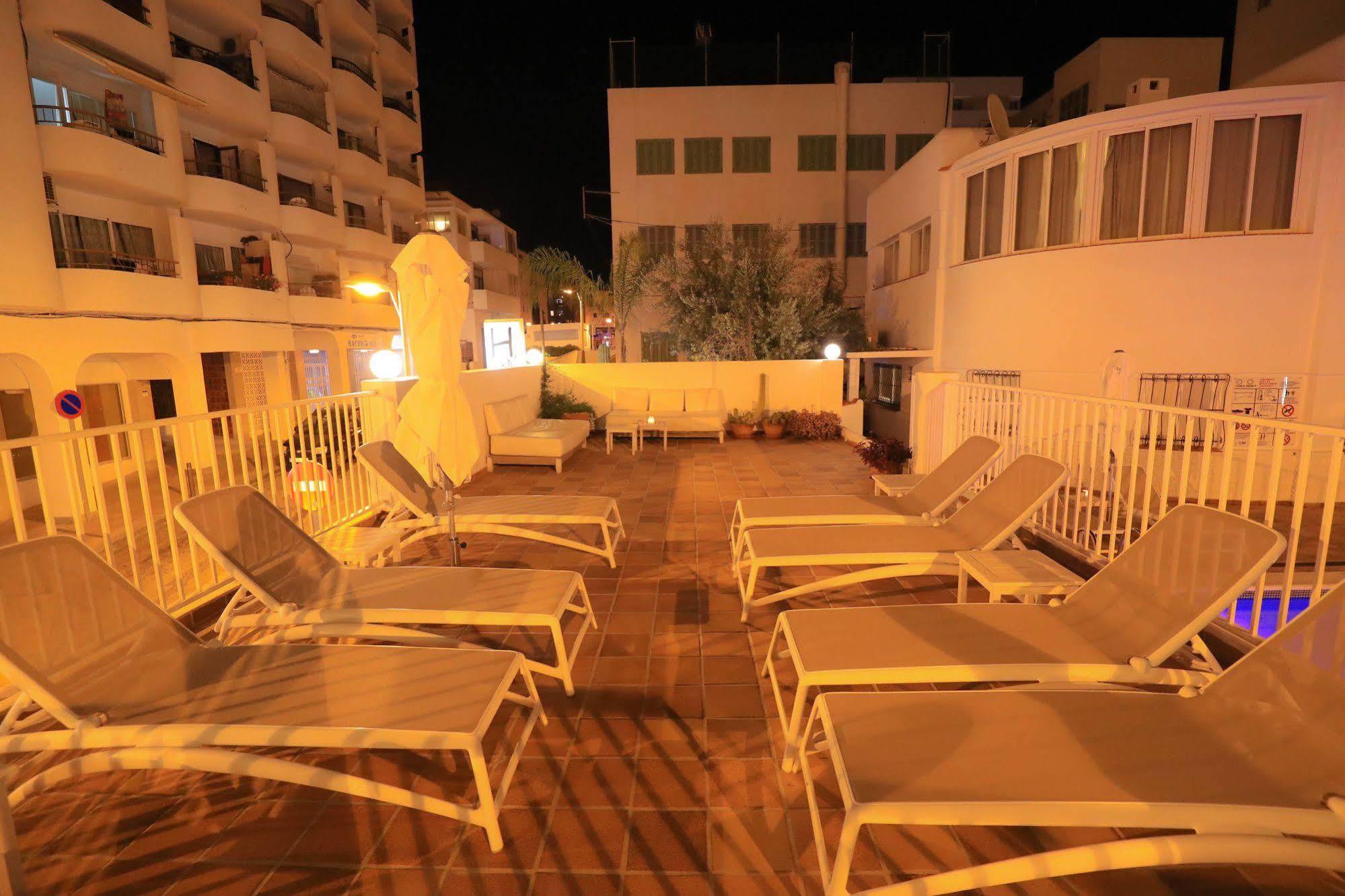 Es Mitjorn Hotel