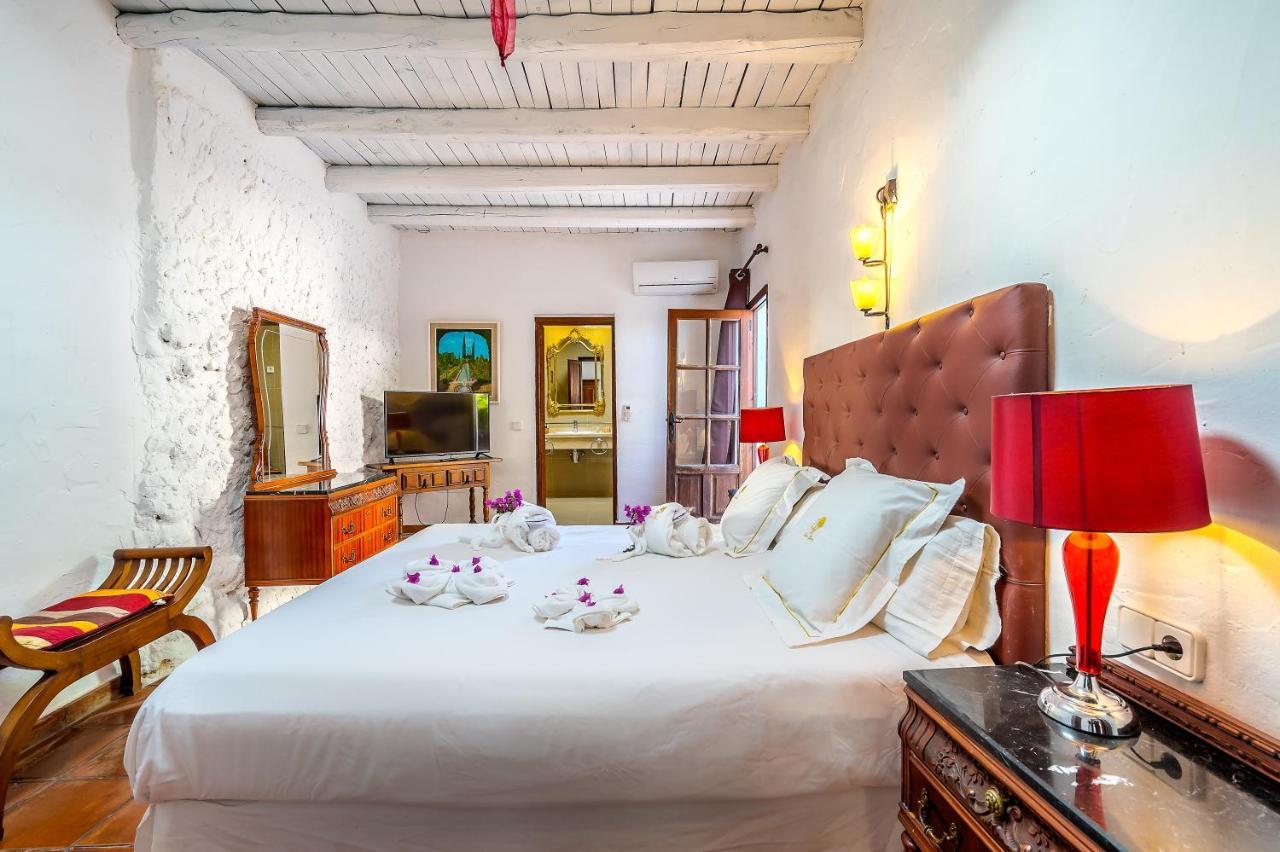 Hotel Pere Lifestyle & Cala Llonga (Ibiza)