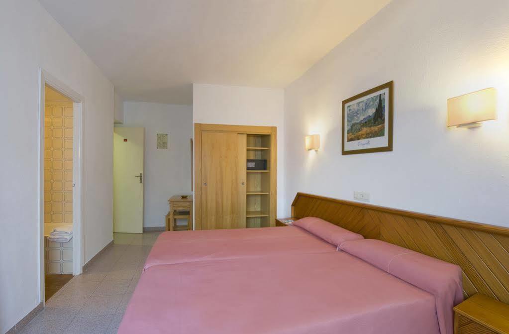 Roca Hostel Sant Antoni de Portmany