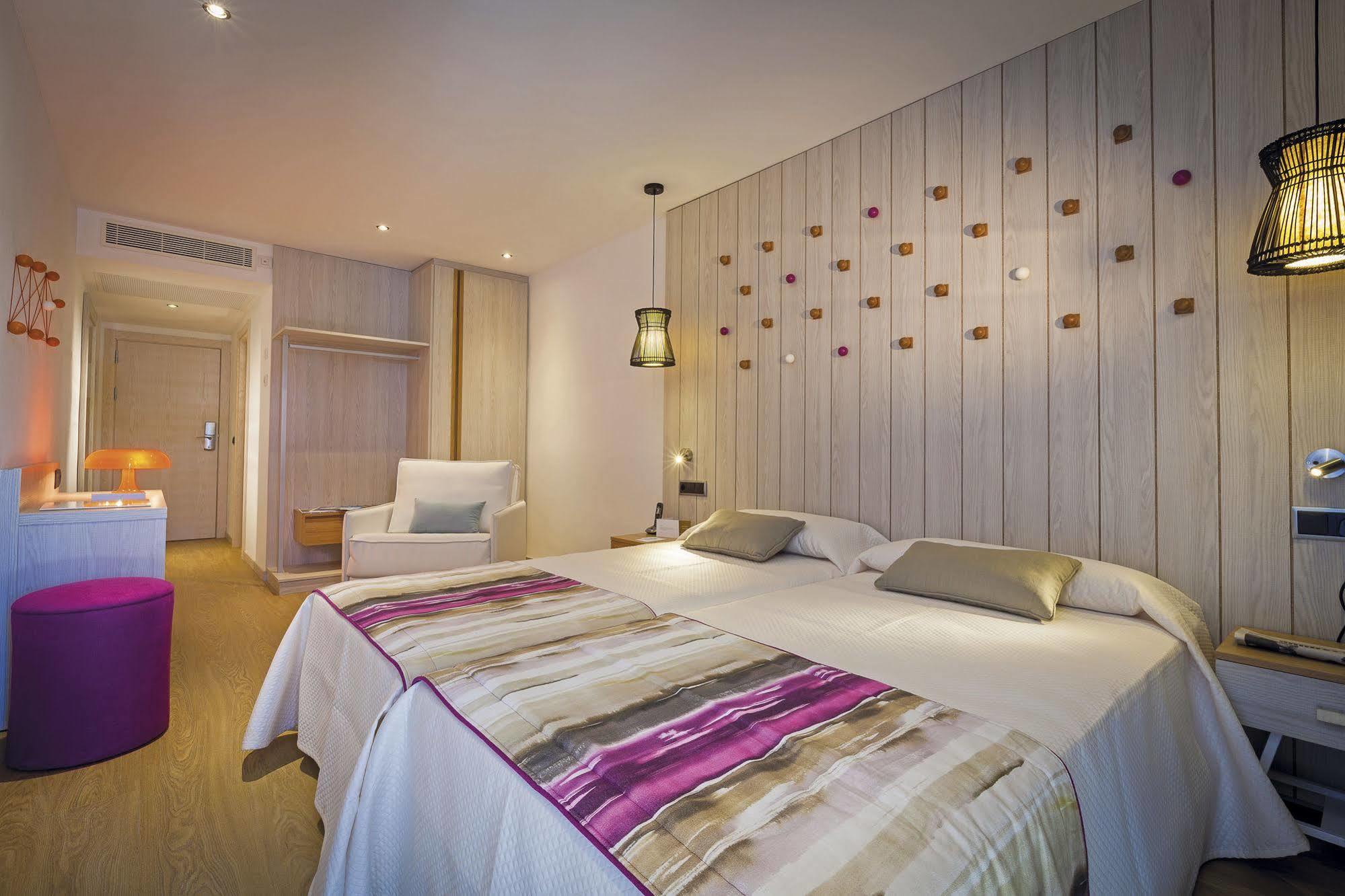Grand Palladium White Island & Playa d'en Bossa