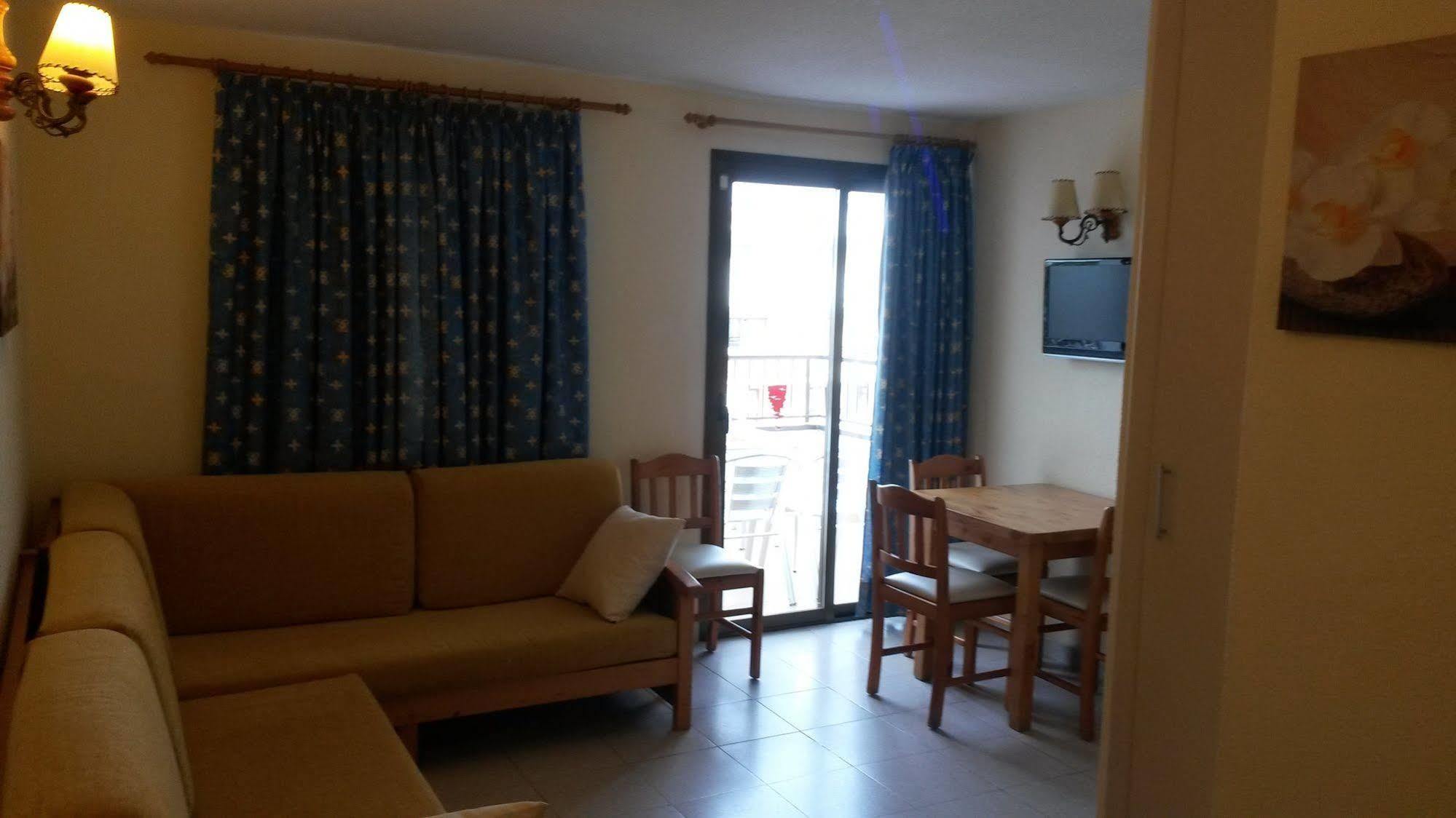 Aparthotel Casa Luis 4*