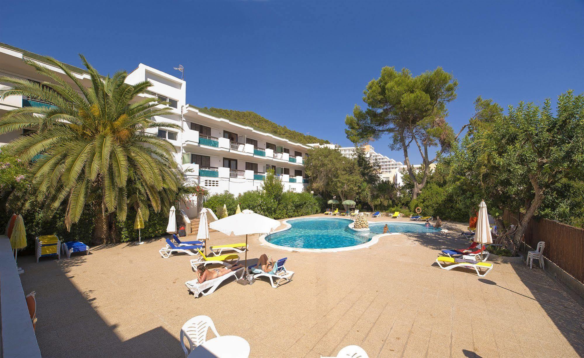 Cala Llonga Apartment *