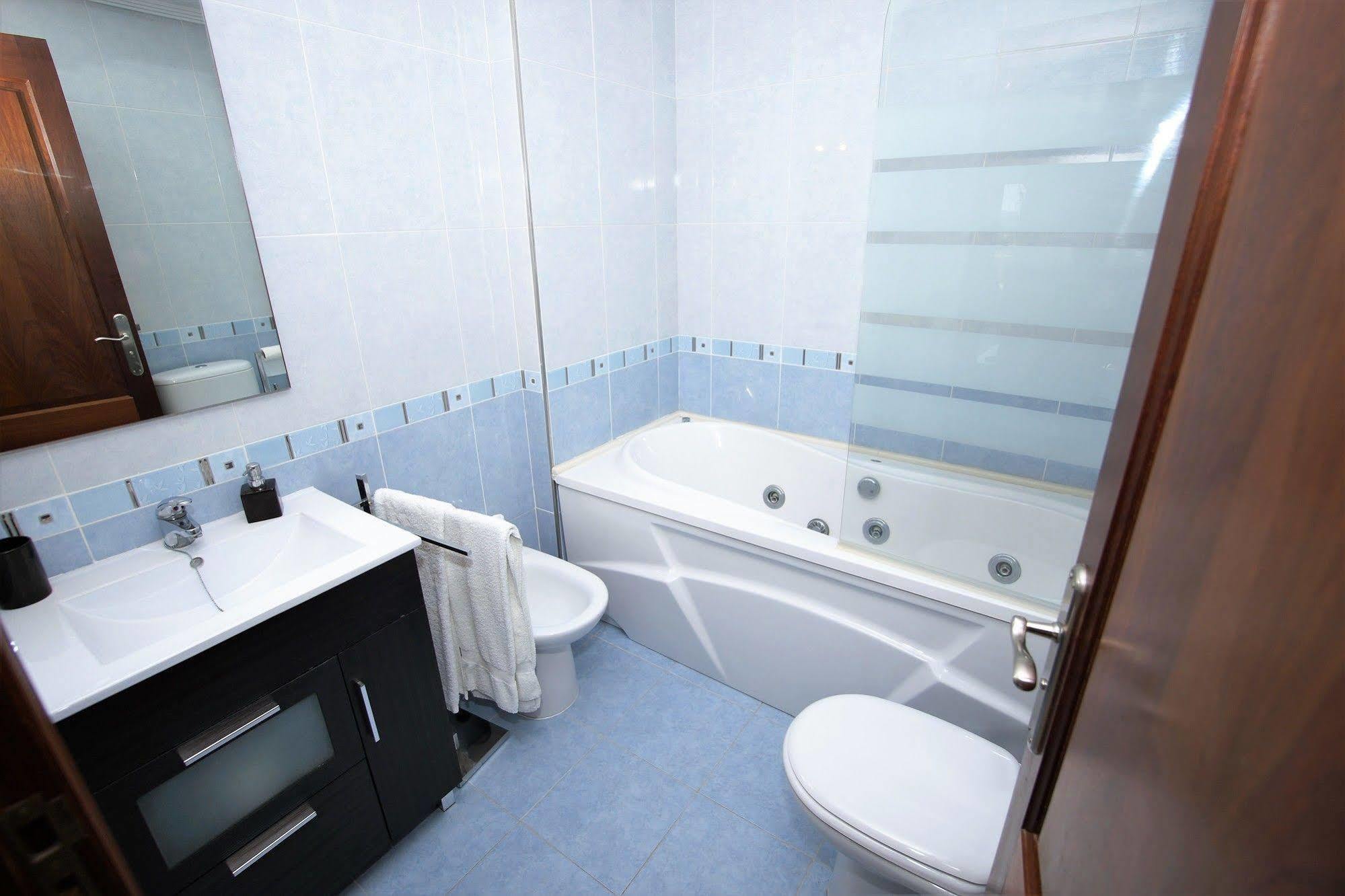 Costa Ibiza Alquiler Anual Villa *