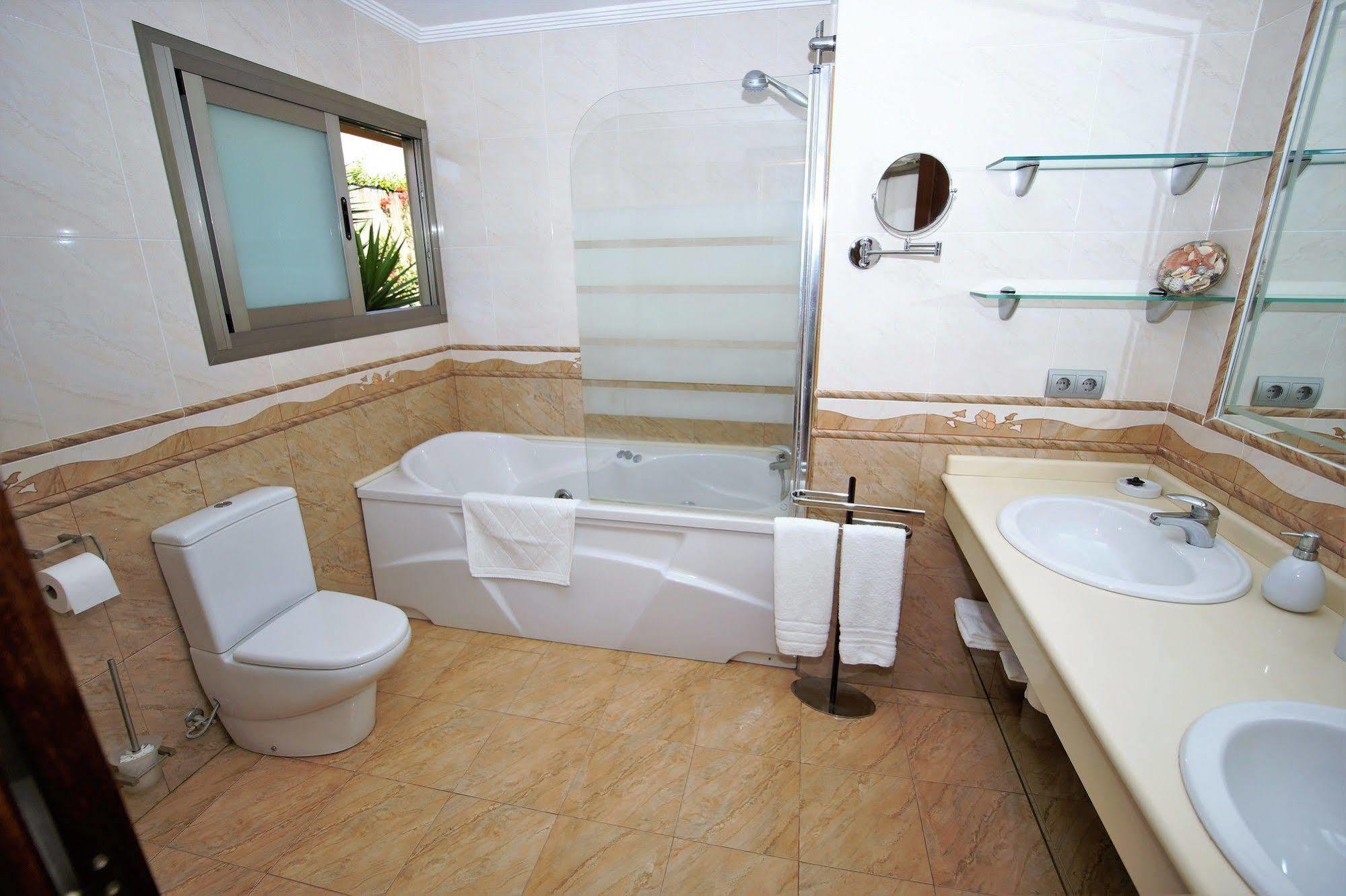 Costa Ibiza Alquiler Anual * Talamanca (Ibiza)