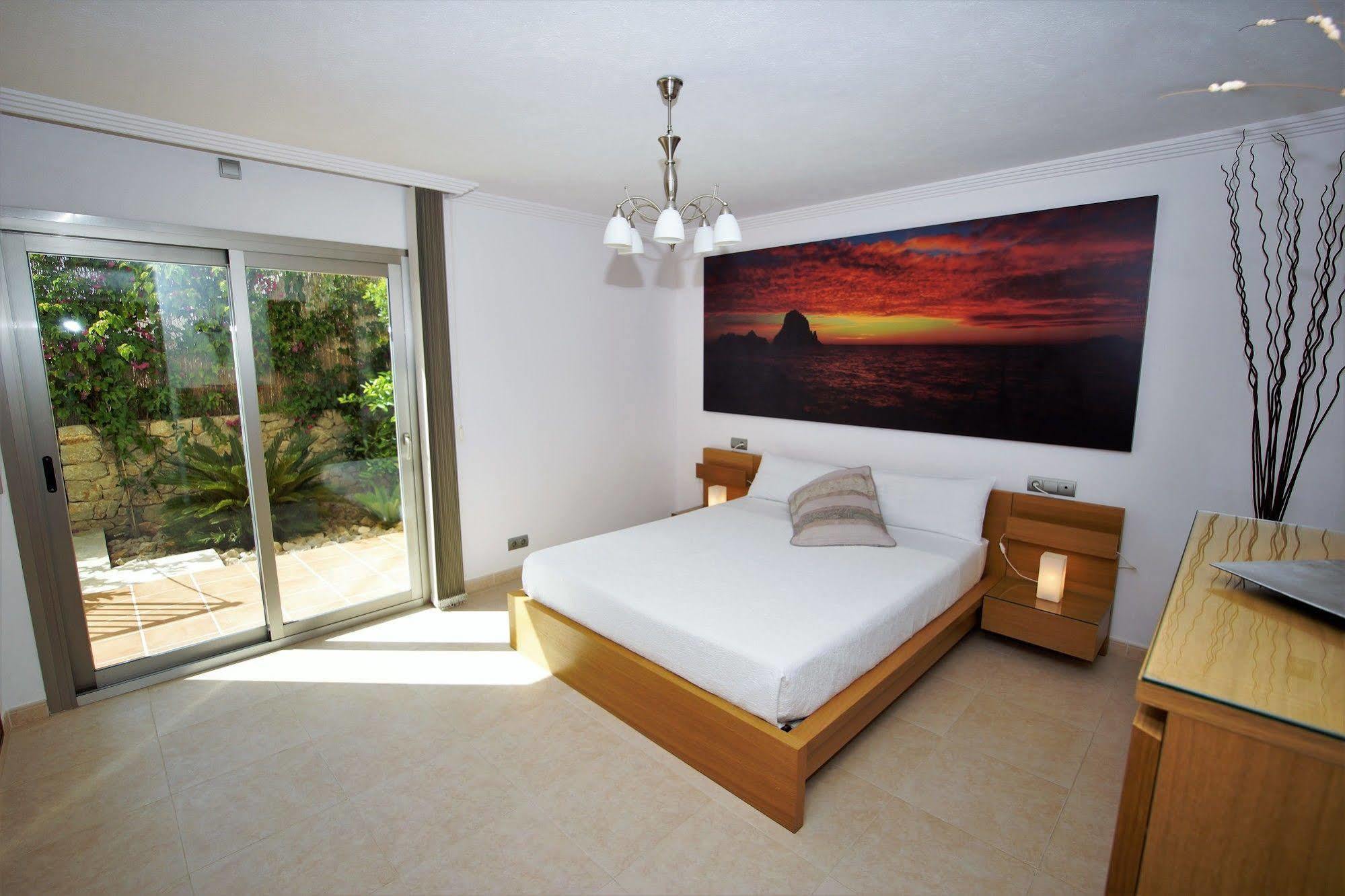 Costa Ibiza Alquiler Anual Villa