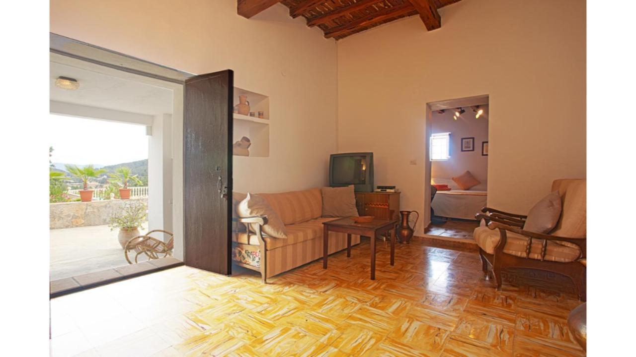 Villa Tunicu Has Amazing Sea Views And Is Located In A Quiet Area Near To San Antonio *