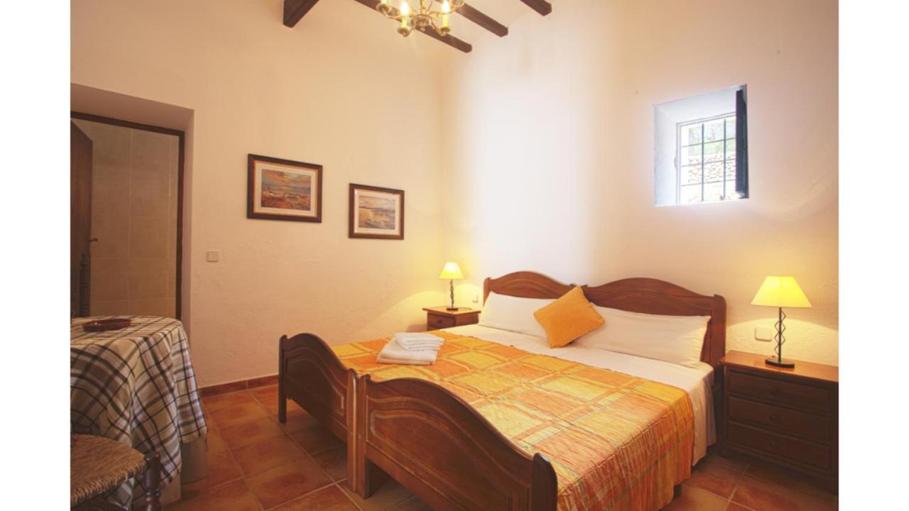Tunicu Has Amazing Sea Views And Is Located In A Quiet Area Near To San Antonio Villa *