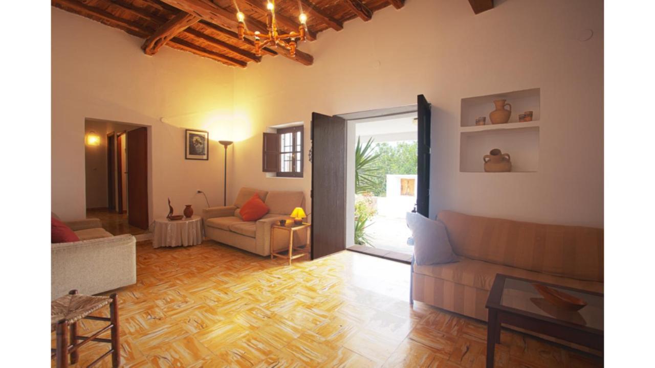 Tunicu Has Amazing Sea Views And Is Located In A Quiet Area Near To San Antonio
