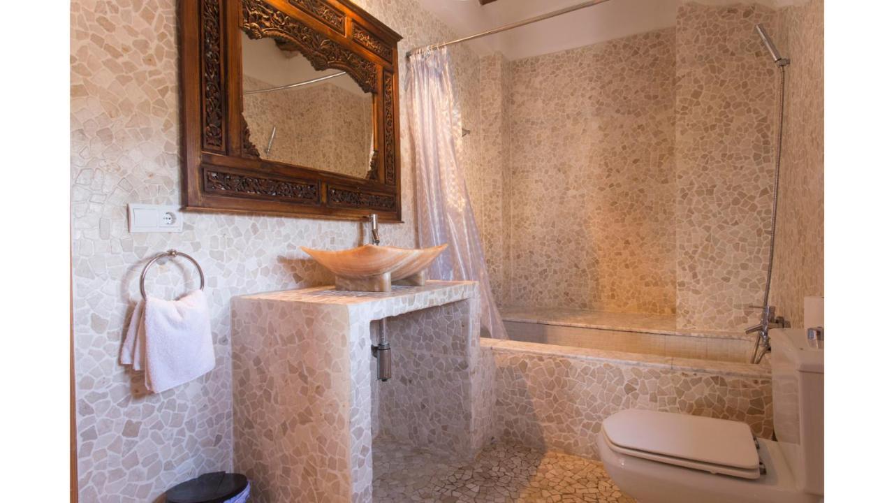 Daniel 5 Mins By Taxi Into Ibiza Town Villa Sant Jordi de ses Salines