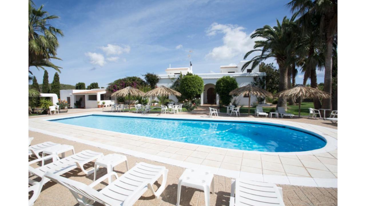 Nieves: Rural Retreat Near Villa