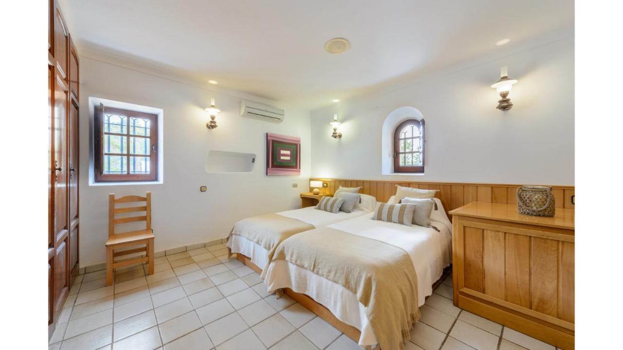 Mestre Is A Huge With Stunning Sunset Views Near To San Antonio Villa San Antonio Abad
