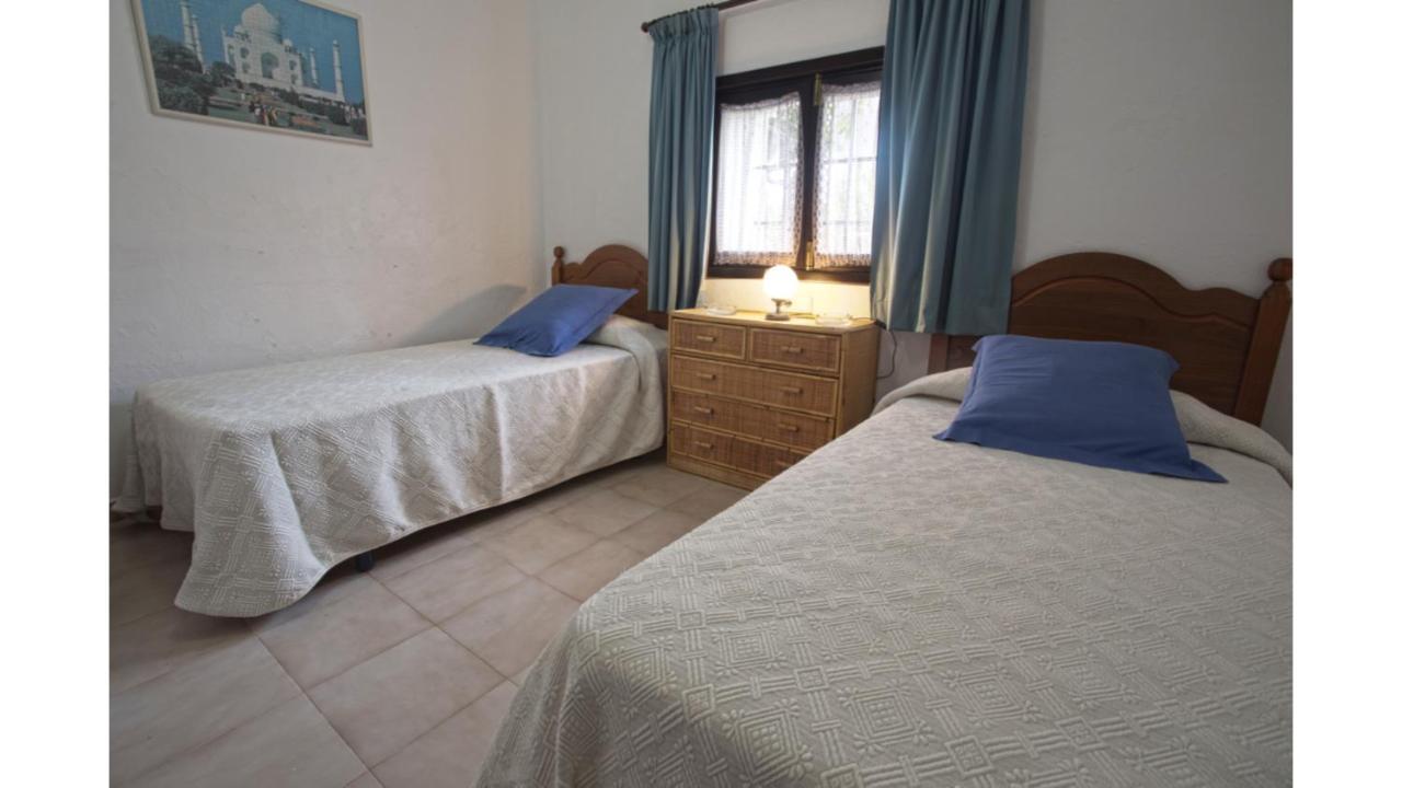 Nieves: Rural Retreat Near Villa *