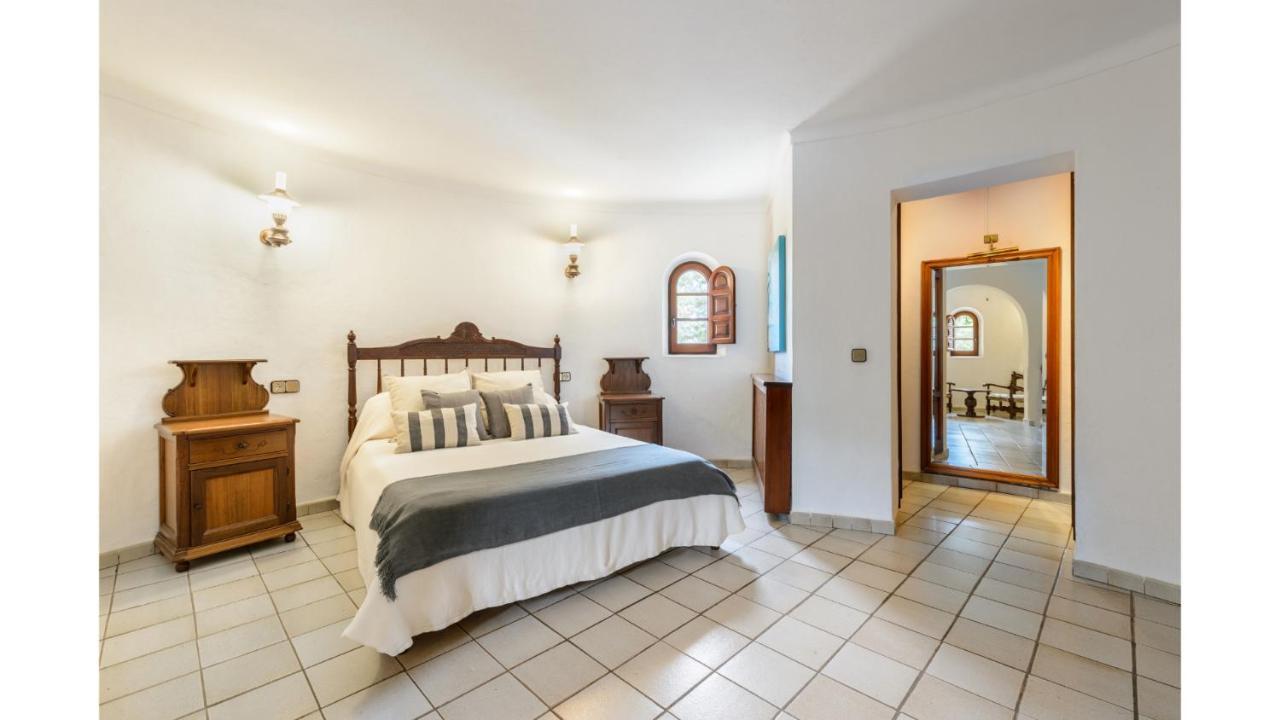 Villa Mestre Is A Huge With Stunning Sunset Views Near To San Antonio *