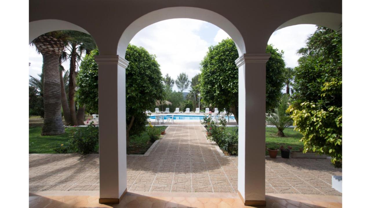 Nieves: Rural Retreat Near Villa *