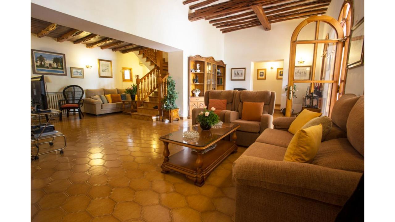 Nieves: Rural Retreat Near Villa San Antonio (Ibiza)