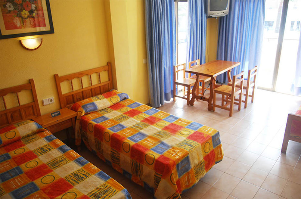 Vibra Mogambo - Adults Only 3*