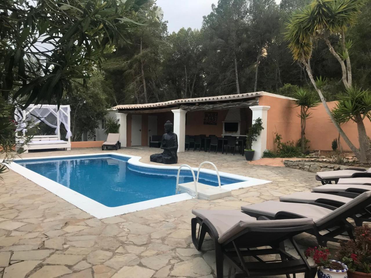 Mercedes Villa *