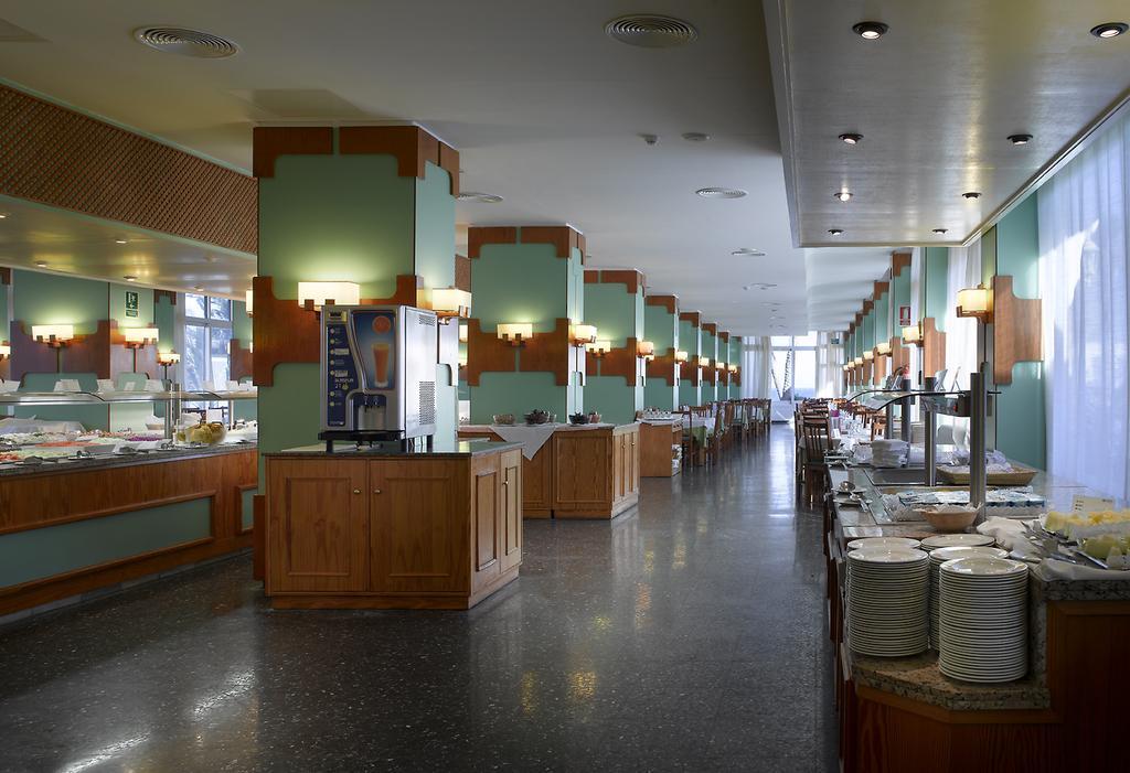 Grand Palladium White Island & Hotel