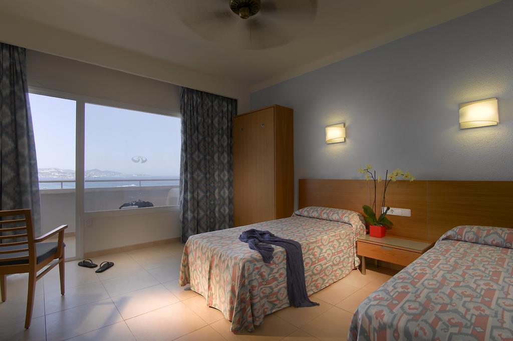 Grand Palladium White Island &