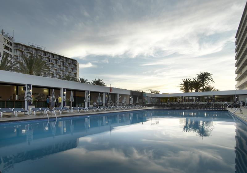 Grand Palladium White Island &