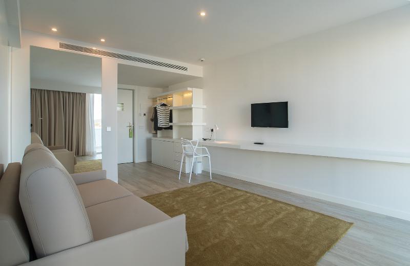 Els Pins Hotel