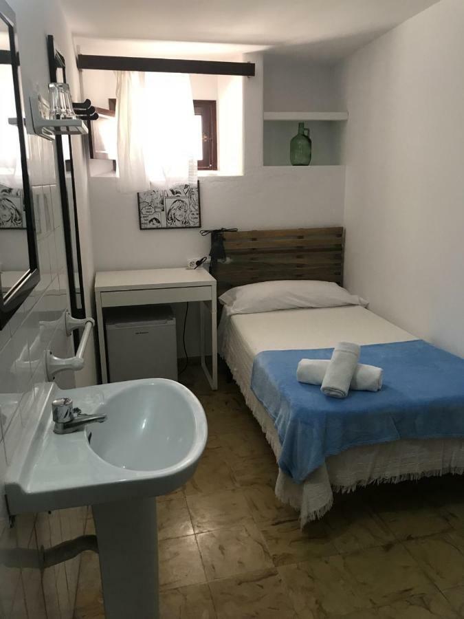 Guest house Casa De Huespedes La Pena 2*